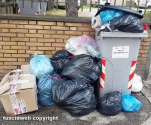 Viterbo - Rifiuti in via Monte Sacro