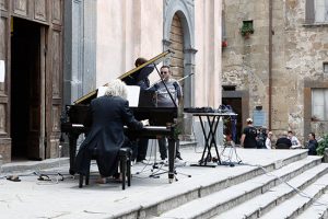 Civita di Bagnoregio - Il flash mob del maestro Maurizio Mastrini