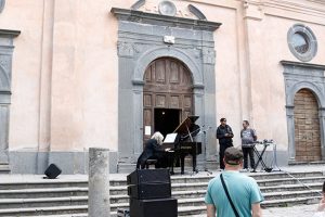 Civita di Bagnoregio - Il flash mob del maestro Maurizio Mastrini