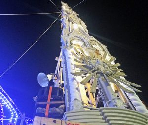 Nola - Il Giglio con i richiami a Gloria