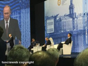 San Pietroburgo - Putin e Renzi al Global energie prize