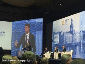 San Pietroburgo - Putin e Renzi al Global energie prize