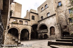 Viterbo - Piazza san Pellegrino