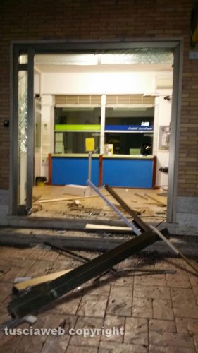 Giove (Terni) - Ufficio postale sventrato dai malviventi