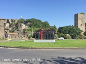 Viterbo - Il logo di Caffeina alla rotonda di Valle Faul