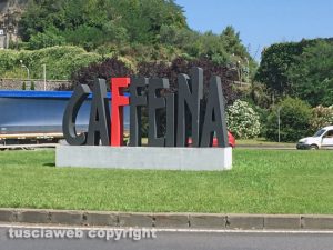Viterbo - Il logo di Caffeina alla rotonda di Valle Faul