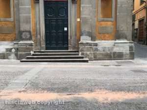 Viterbo - Il centro "striato" di rosso
