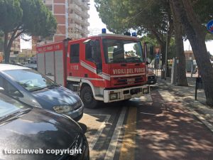 Un intervento dei vigili del fuoco a Tarquinia lido