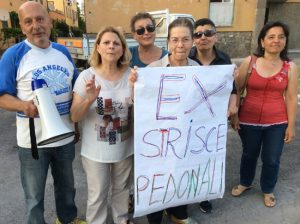 La protesta dei residenti di Via Vico Squarano 