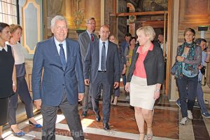 L'arrivo della ministra svedese Helene Hellmark Knutsson a palazzo dei Priori