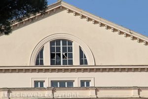 Viterbo - I piccioni al teatro Uniuone