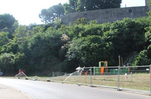 Viterbo - Valle Faul - Distrutta la recinzione del parco giochi