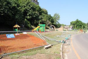 Viterbo - Valle Faul - Distrutta la recinzione del parco giochi