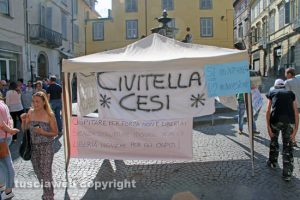 Viterbo - Immigrati, la protesta a piazza delle Erbe