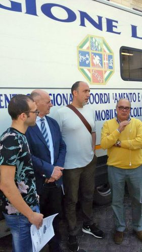 Il sindaco Mazzola con volontari e donatori 