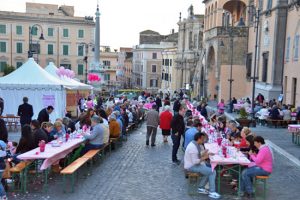 Tarquinia in rosa - La cena in piazza Matteotti 