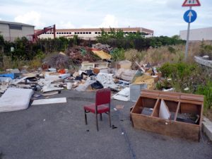 Civitavecchia - Discarica a cielo aperto in zona industriale