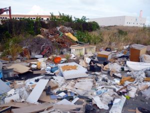 Civitavecchia - Discarica a cielo aperto in zona industriale