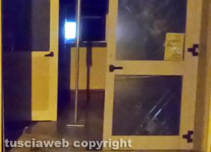 Vejano - Bancomat delle poste sradicato e trscinato via con un furgone