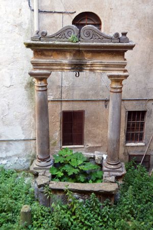 Pozzo Vipereschi prima del restauro