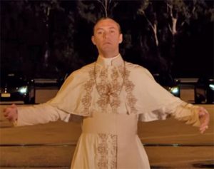 Alcune immagine di Jude Law nel trailer The young pope
