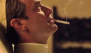 Alcune immagine di Jude Law nel trailer The young pope