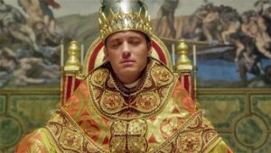 Alcune immagine di Jude Law nel trailer The young pope