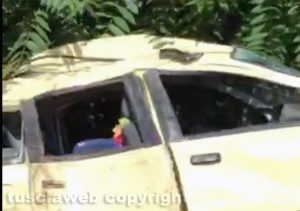 Tarquinia - Fuori strada con l'auto, ragazza in ospedale
