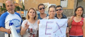 La protesta dei residenti di Via Vico Squarano