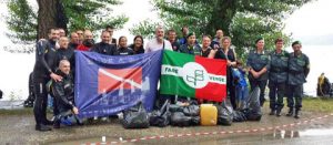 Montefiascone - i volontari al termine della pulizia del lago