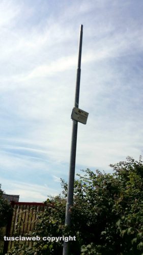 Viterbo - Strada Castiglione - "Area videosorvegliata", ma le telecamere non ci sono