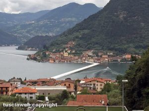 Passerella sul lago d'Iseo