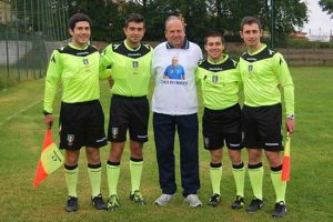 Sport - Calcio - Gasbarri con gli arbitri che hanno diretto la finale