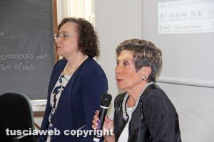 Viterbo - Premio Alessandro Vismara - A sinistra la preside Maria Teresa Maffucci