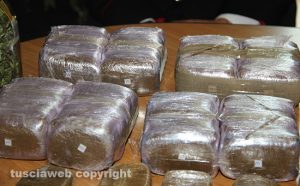 Bassano Romano - I panetti di hashish sequestrati