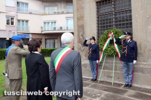 Viterbo - Festa della Repubblica - La deposizione della corona d'alloro
