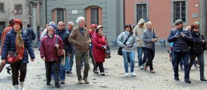 Viterbo - Piazza del Comune - Turisti in città