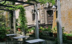 Vignanello - La terrazza del Caffè moderno