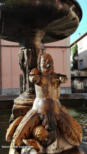 Tuscania - La fontana seicentesca di piazza del Duomo