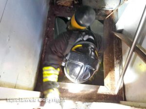Civitavecchia - L'intervento dei vigili del fuoco nel peschereccio