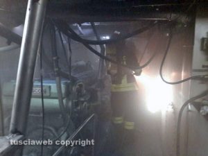 Civitavecchia - L'intervento dei vigili del fuoco nel peschereccio
