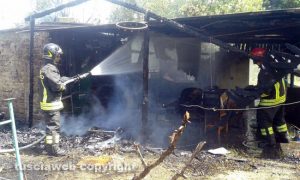Civitavecchia - L'incendio nella baracca 