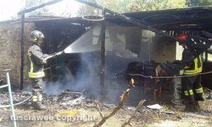 Civitavecchia - L'incendio nella baracca