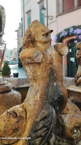 Tuscania - La fontana seicentesca di piazza del Duomo