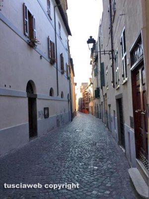Capranica - Vandali in azione su muri appena rifatti