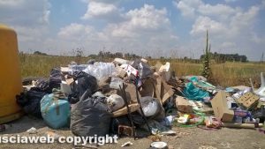 Viterbo - Rifiuti in zona Teverina