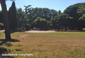 Viterbo - Parcheggio selvaggio alla Quercia