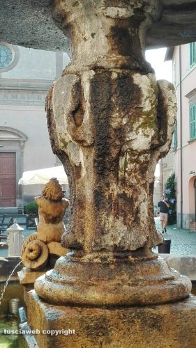 Tuscania - La fontana seicentesca di piazza del Duomo