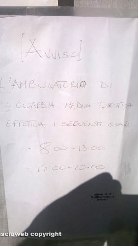 Tarquinia - Il cartello della guardia medica turistica