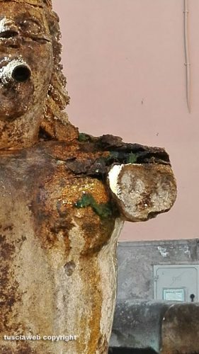 Tuscania - La fontana seicentesca di piazza del Duomo